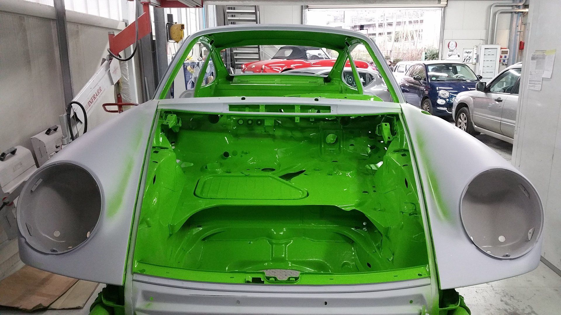 restauro porsche carrera durante il restauro 3