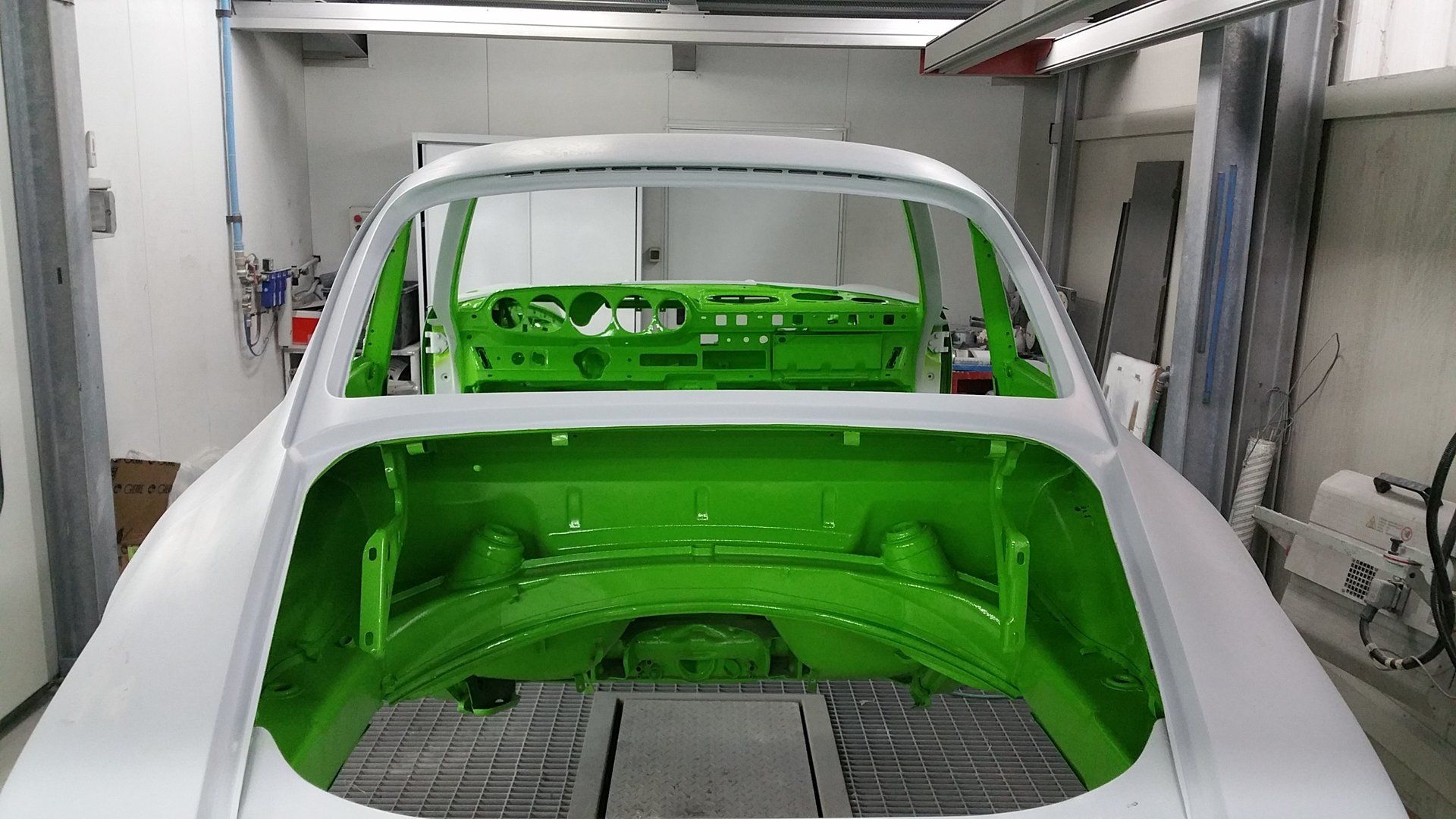 restauro porsche carrera durante il restauro 2