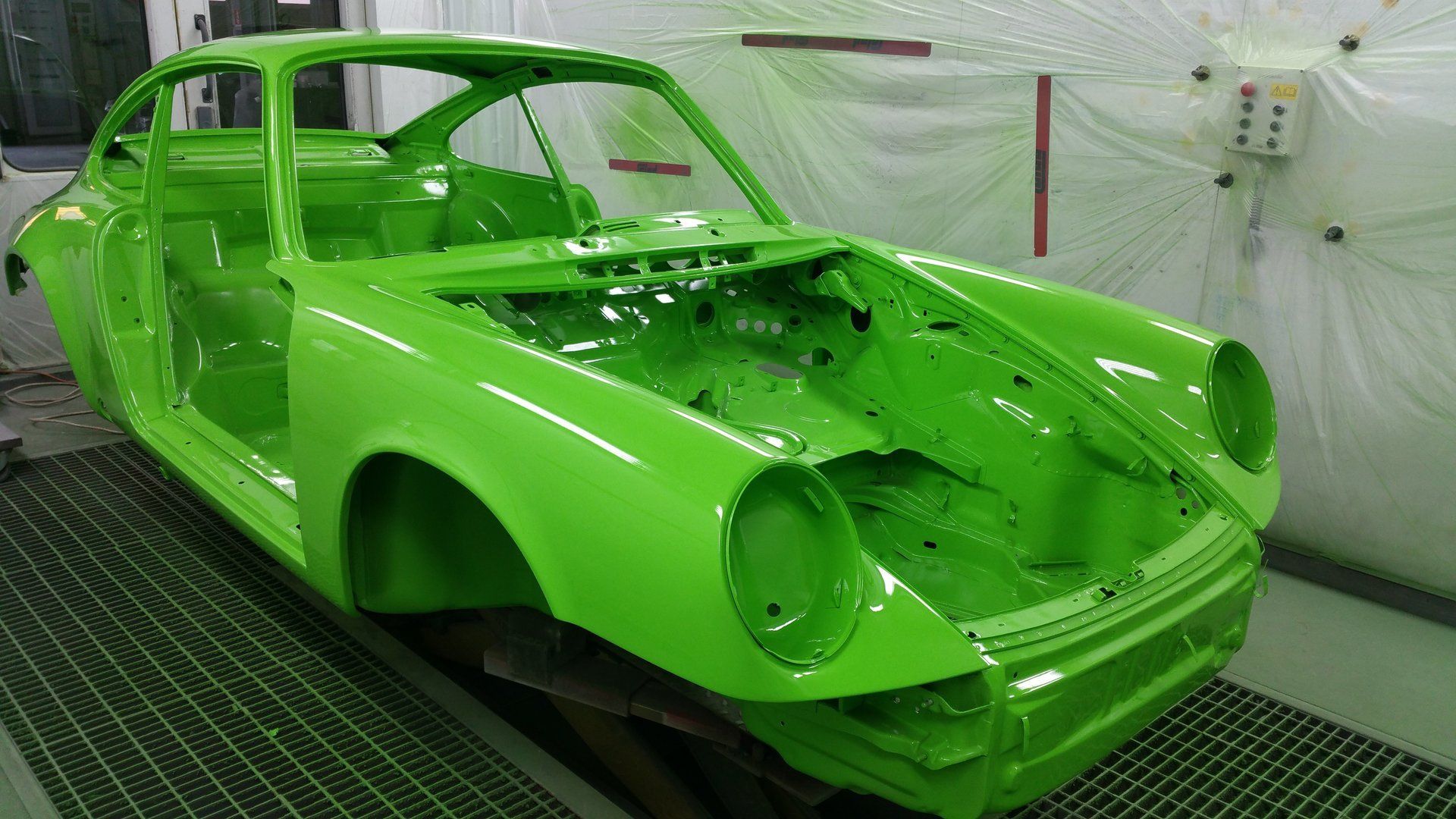 restauro porsche carrera durante il restauro 7