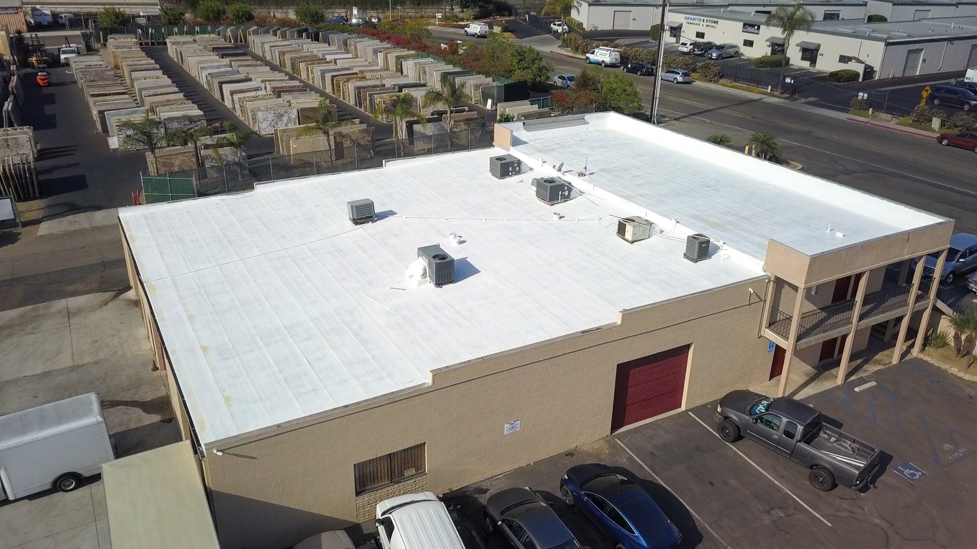 New white roof on commercial building