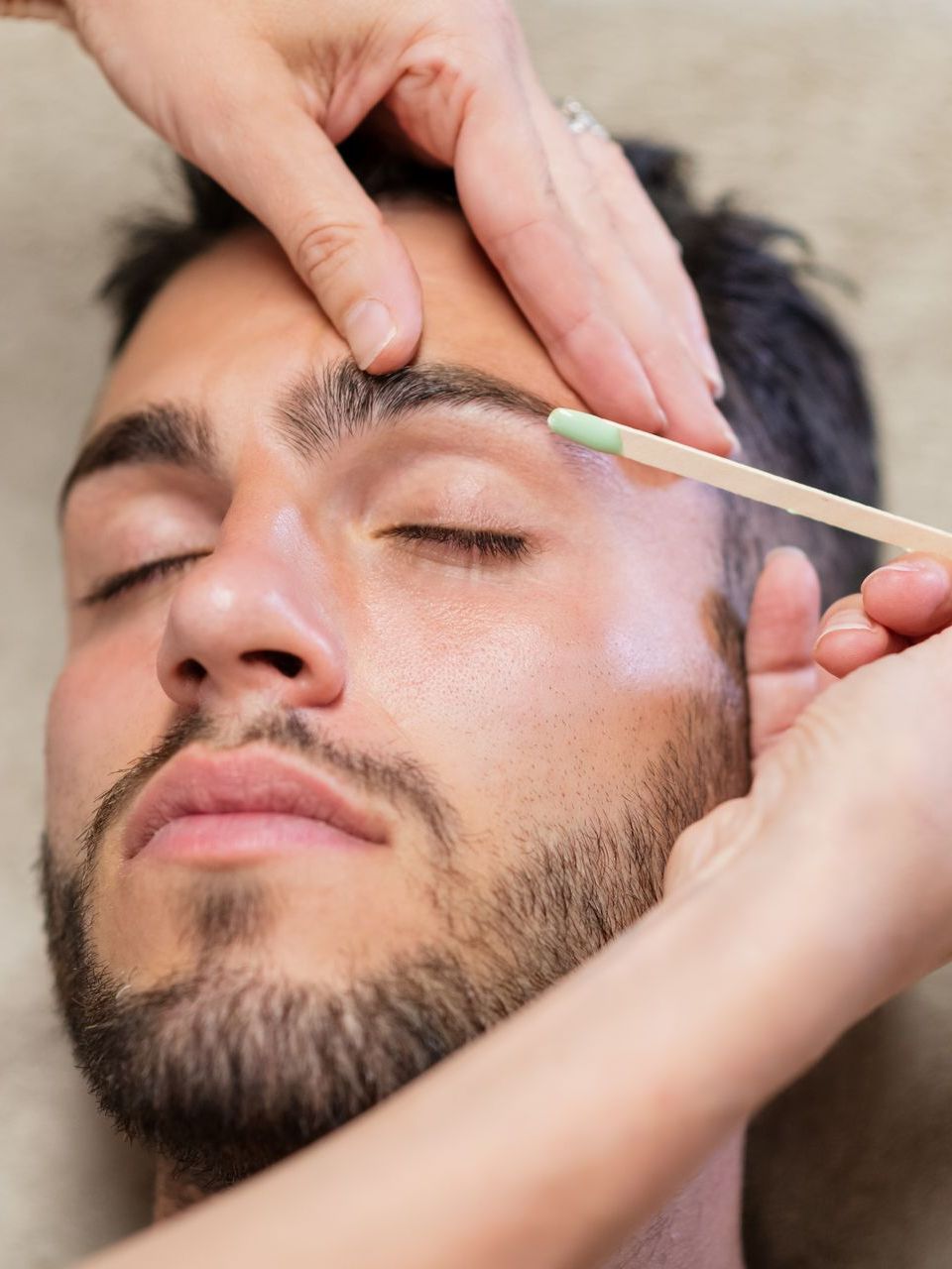man getting eyebrows waxed