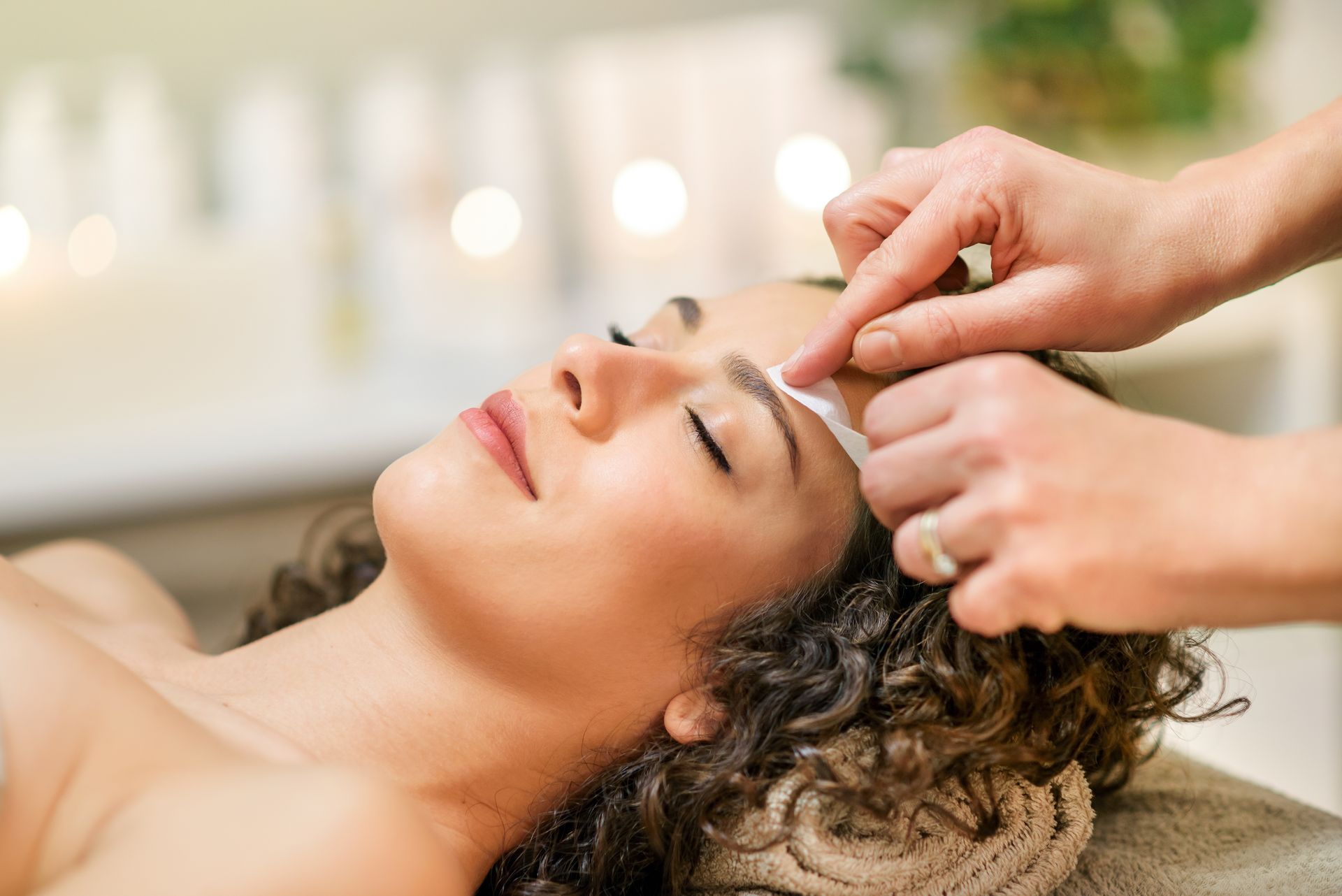 woman getting eyebrows waxed