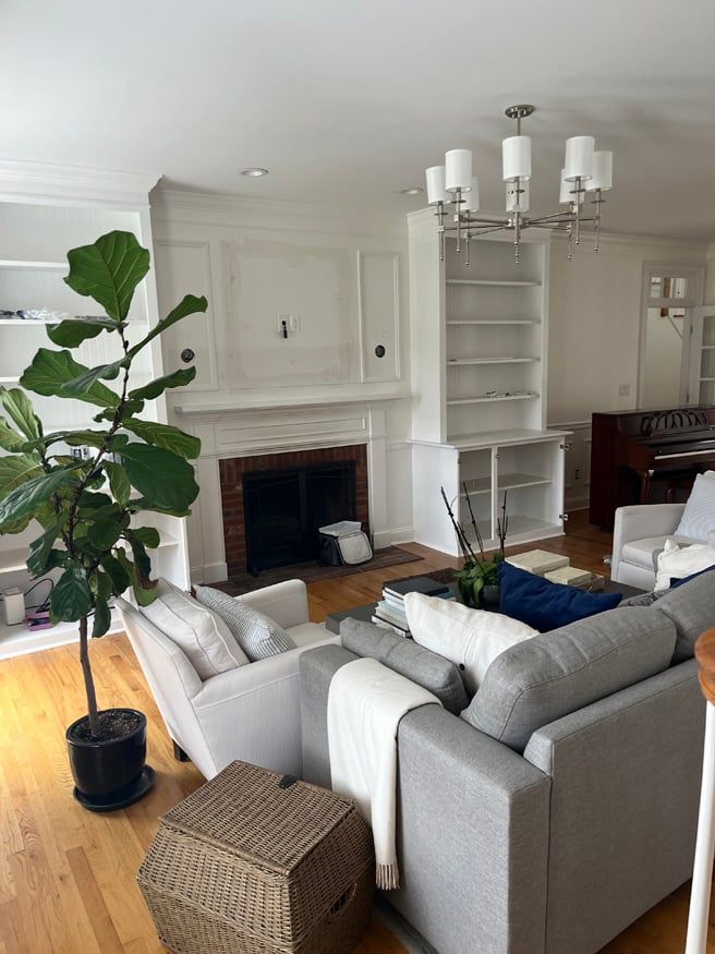 A living room filled with furniture and a fireplace.