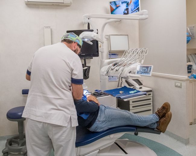 Studio dentistico Vitale in consulto