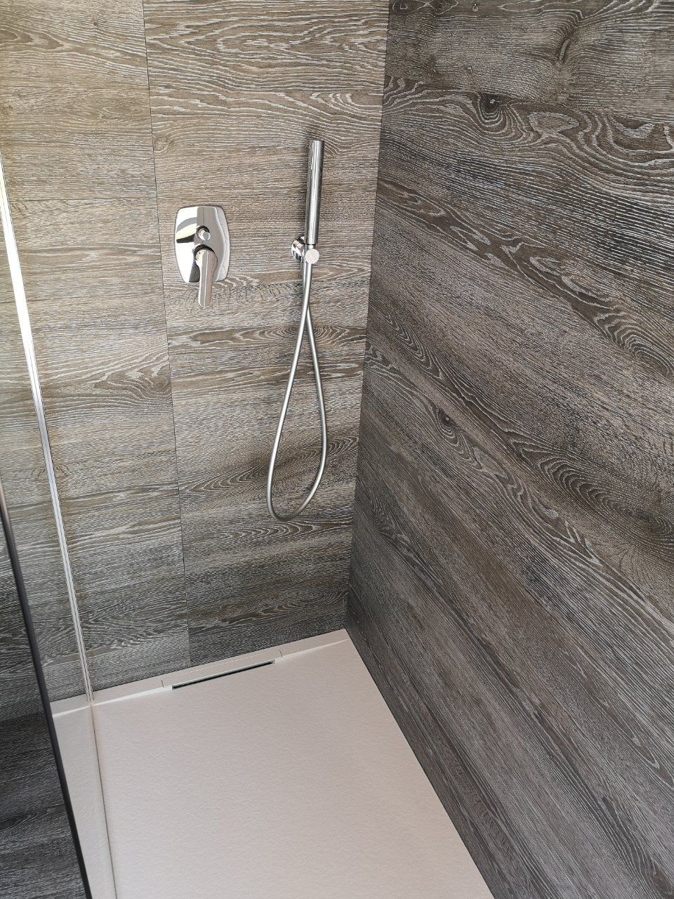 box doccia con piatto in ceramica