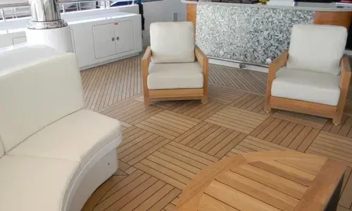 
Teak with an unusual pattern, showcasing that imagination is the only limit for teak design with Teakdecking Systems