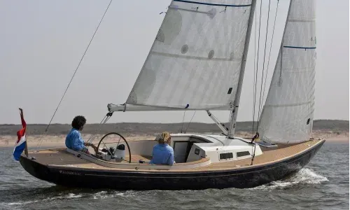 Teakdecking Systems composite decking, crafted for durability and style on sailing vessels in marine environments