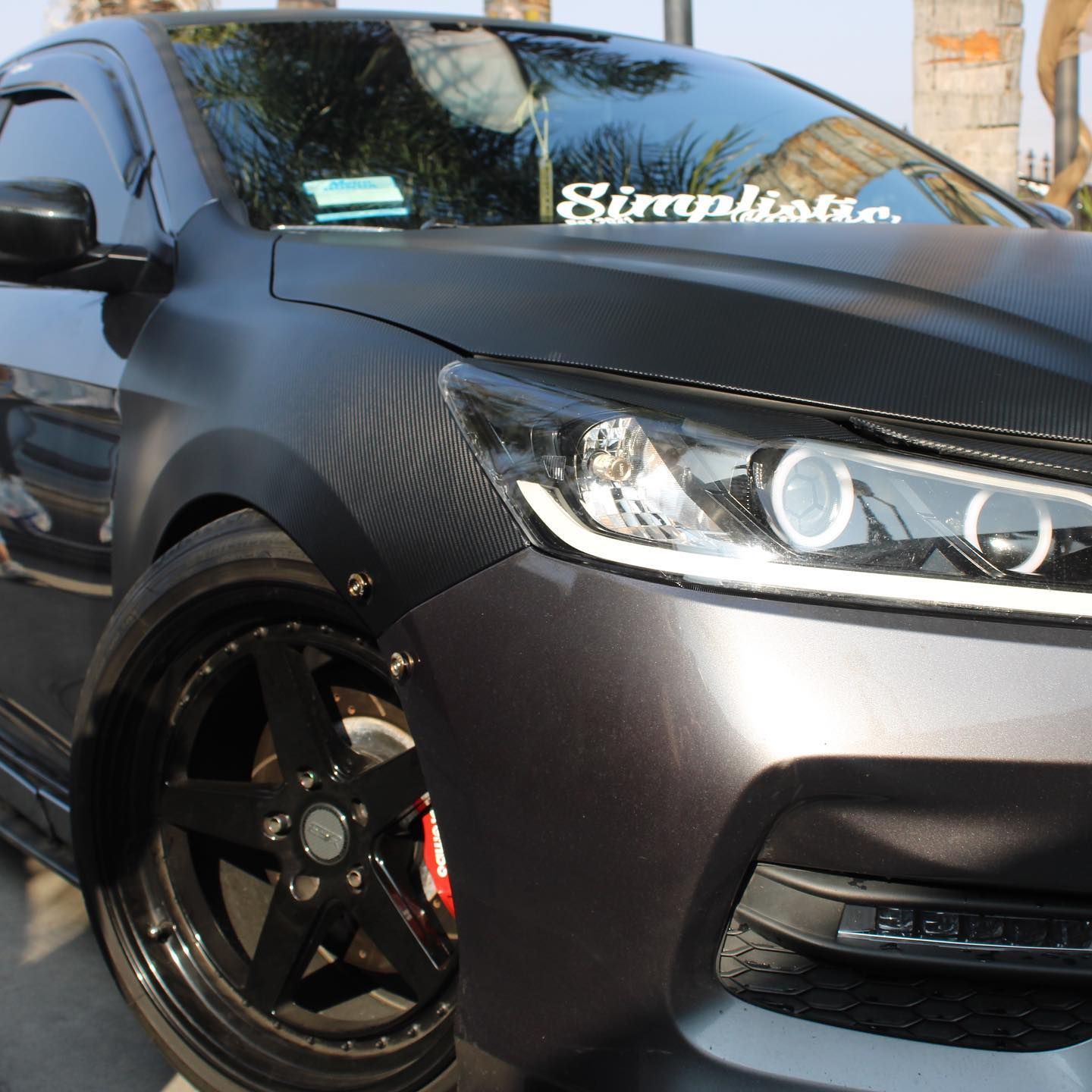 A black car with the word simplistic on the hood