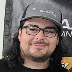 Picture of an auto glass technician.