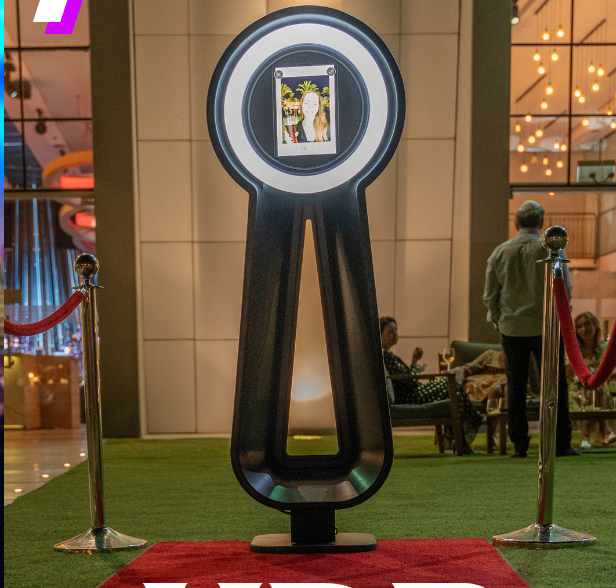 Photo of open air photo Booth. We offer everything: The Roaming Halo, The Roaming Halo Las Vegas, Photo Booth Rental, Photo Booth Las Vegas, Photo Booth Corporate, Photo Booth Recepion, Photo Booth Wedding, and Photo Booth Event. Hevenly Photo Booth services all of the Las Vegas areas. Fun Party Entertainment.