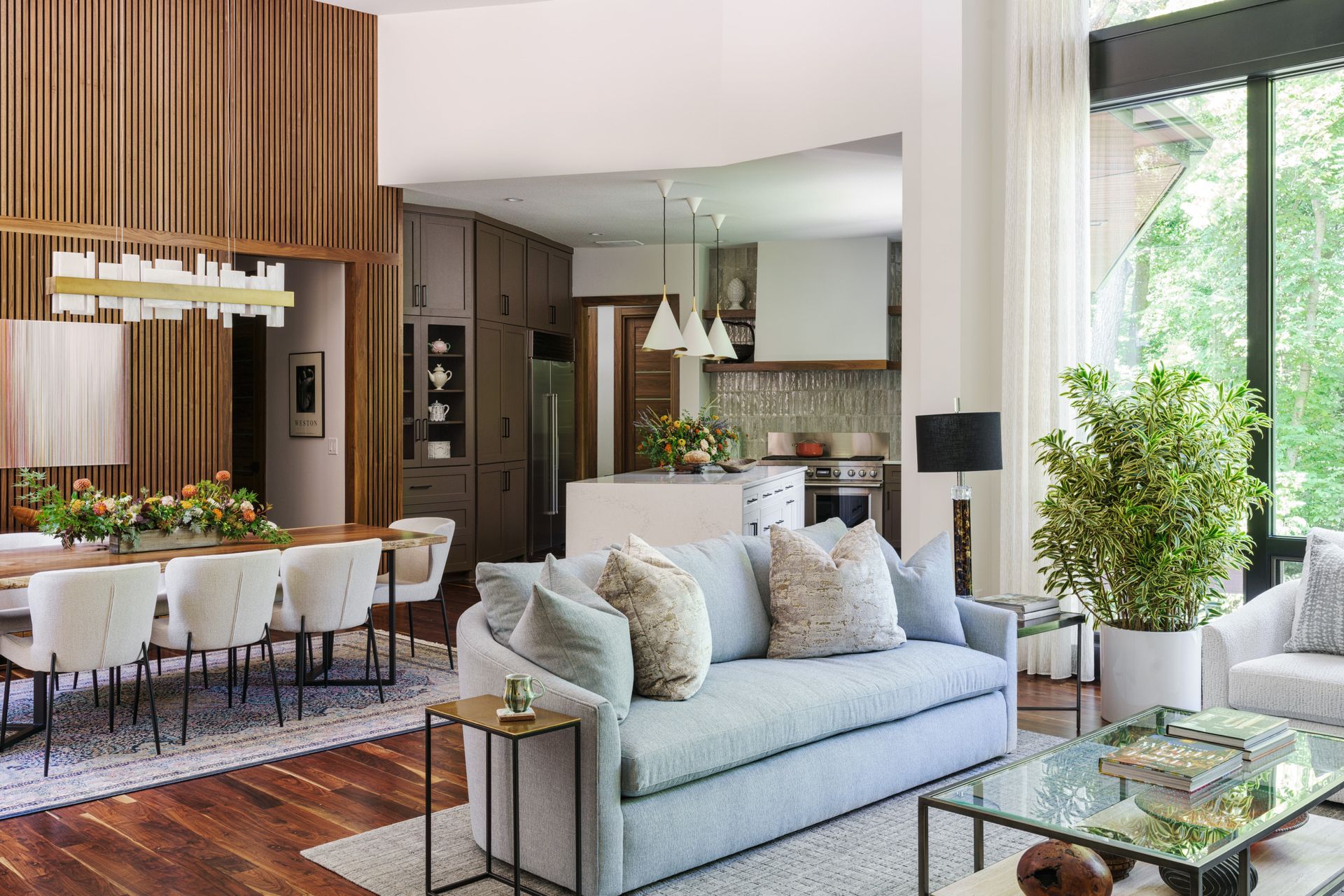 A living room filled with furniture and a dining room