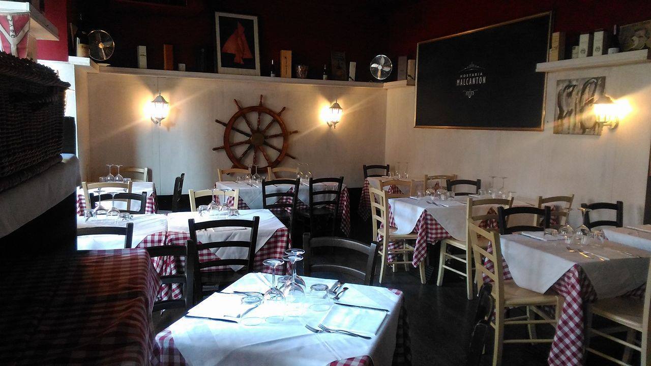 Ristorante con arredi marinari