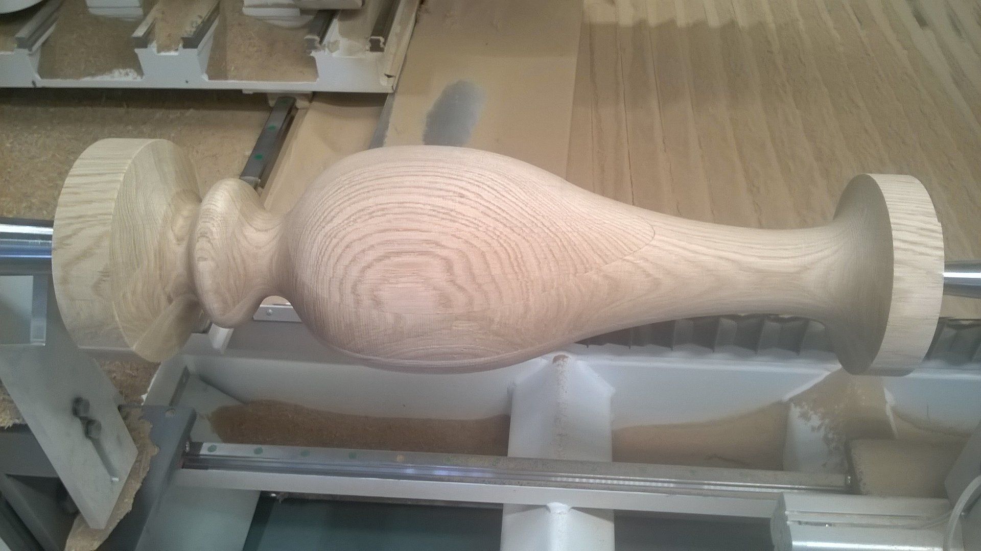 gamba in legno centrale
