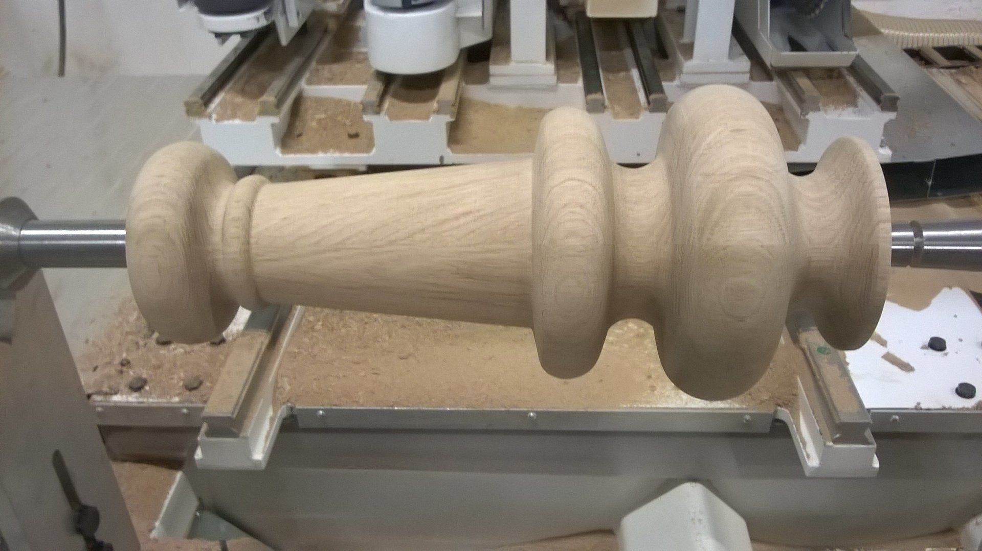 gamba centrale in legno