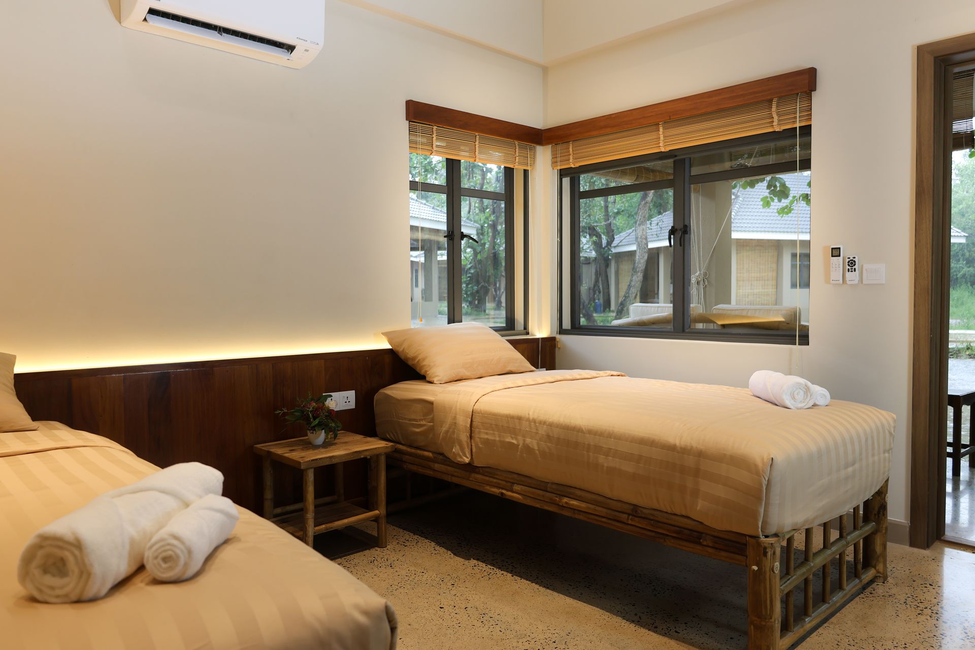 kriel lodge inside the room
