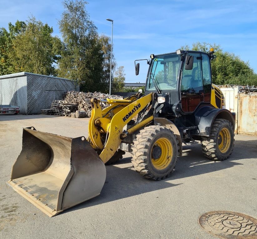 VIA, SIA - Tehnikas noma - Frontālais iekrāvējs KOMATSU WA-100M-7