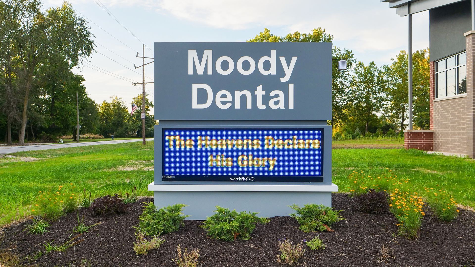 Moody Dental sign