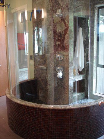 Round Shower — Federal Way, WA — Niemen Glass