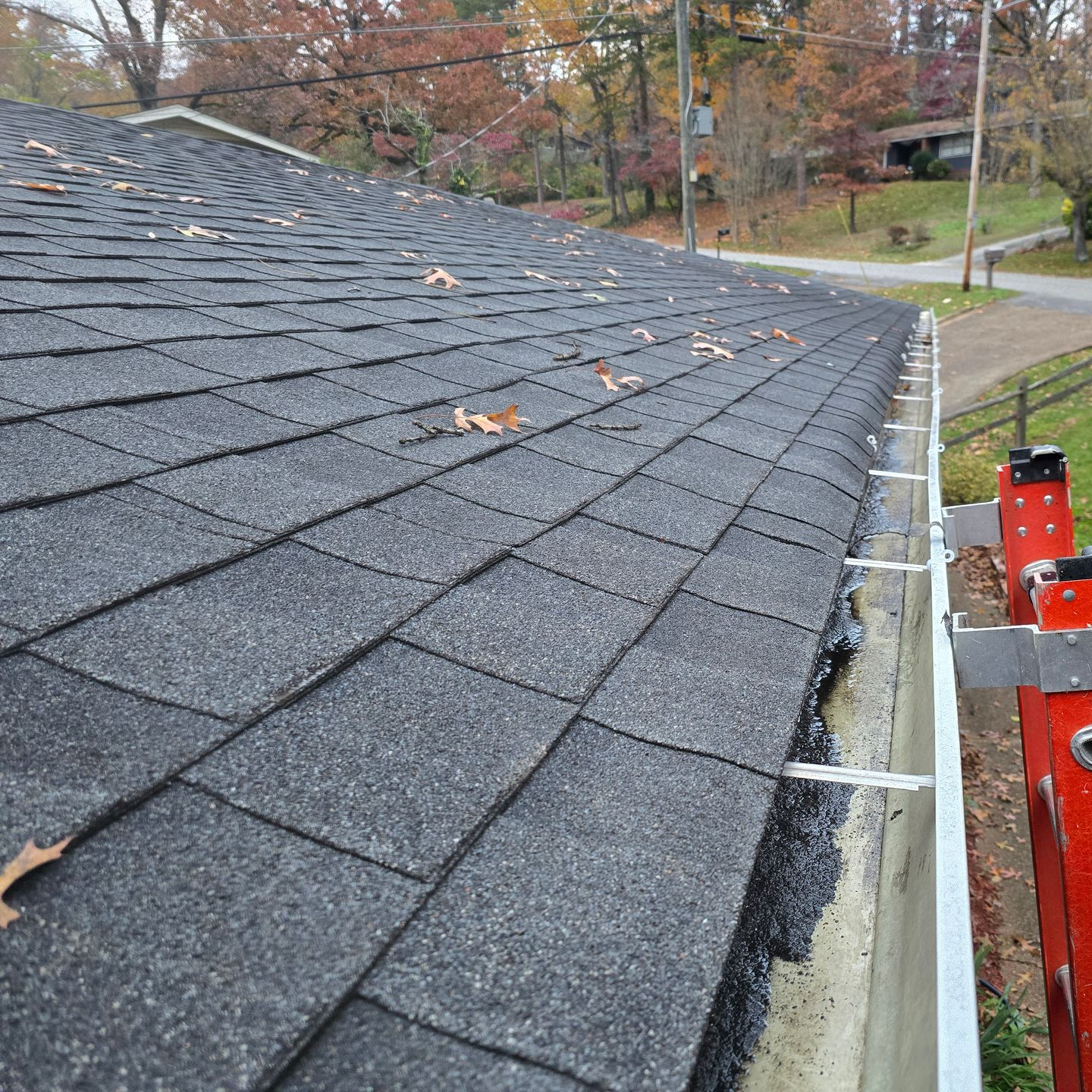 clean gutter in chattanooga