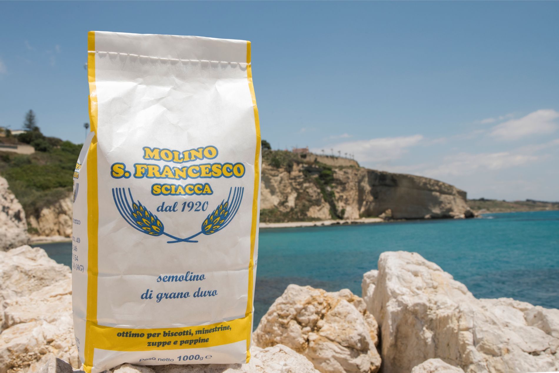 Confezione di farina e costa siciliana