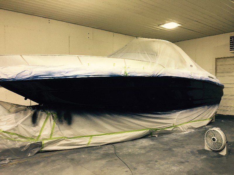 A 2002 Sea Ray is given a 2014 Sea Ray color scheme