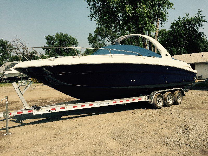 A 2002 Sea Ray is given a 2014 Sea Ray color scheme