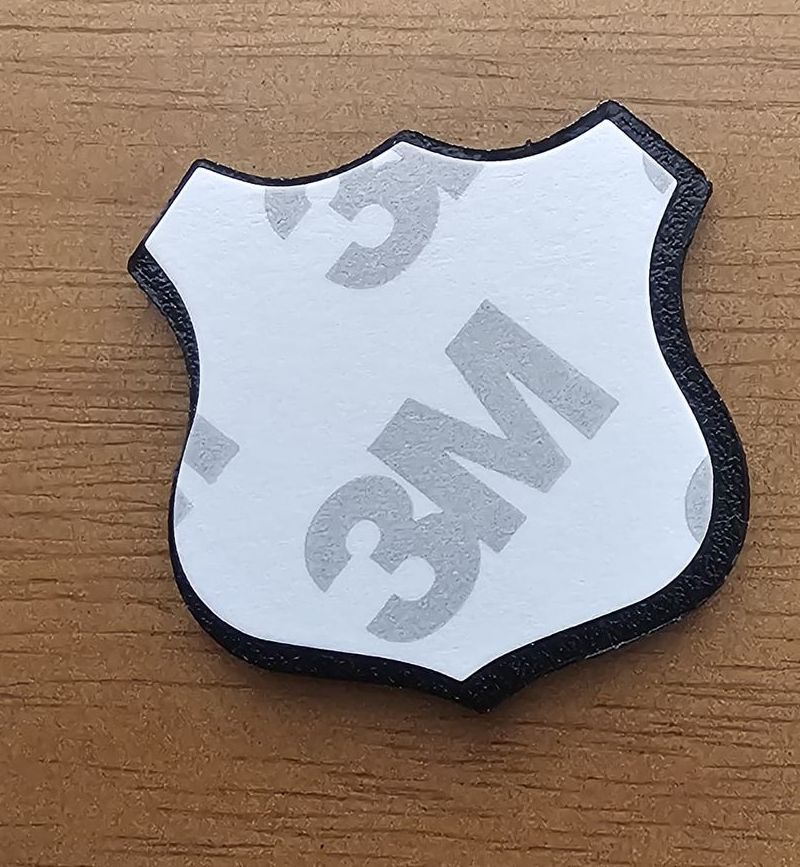 ESCUDO MILLONARIOS - STIKERS 3D TROQUELADO