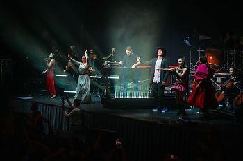 Worakls Orchestra 2022 avec Esther Abrami, Antonin Winter, Lili Poe, Lore  Jarocinski, Nozomi Hiwatashi