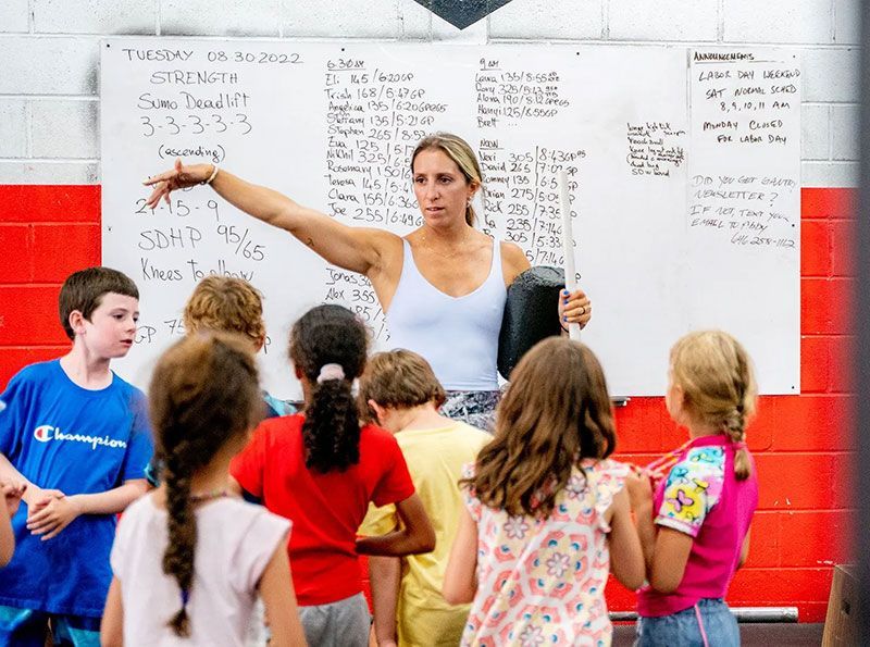 Deanna Sweeney teaching children at Gantry Kids in Long Island City