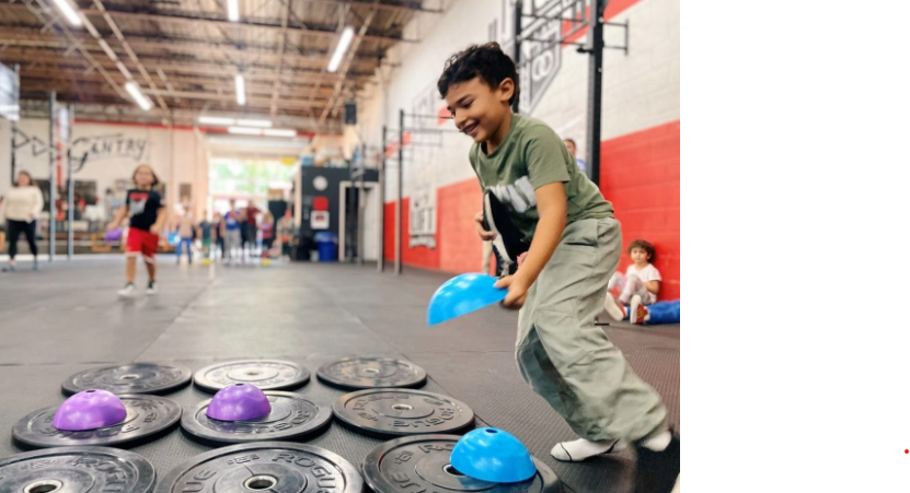 A boy from Gantry Kids in Long Island City doing an obstacle course
