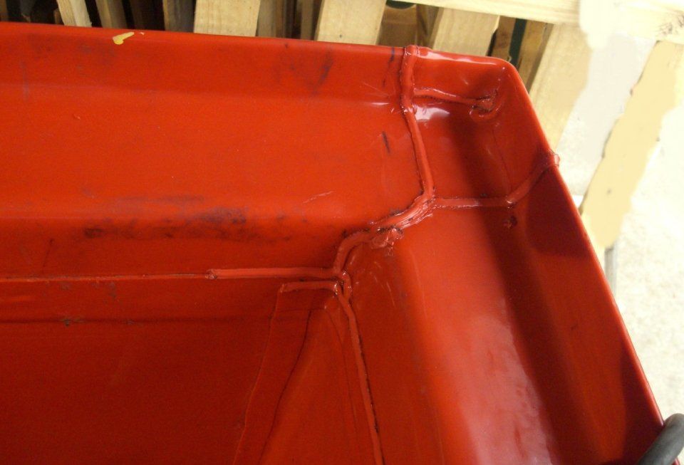 Vasca per il trasporto di sostanze acide