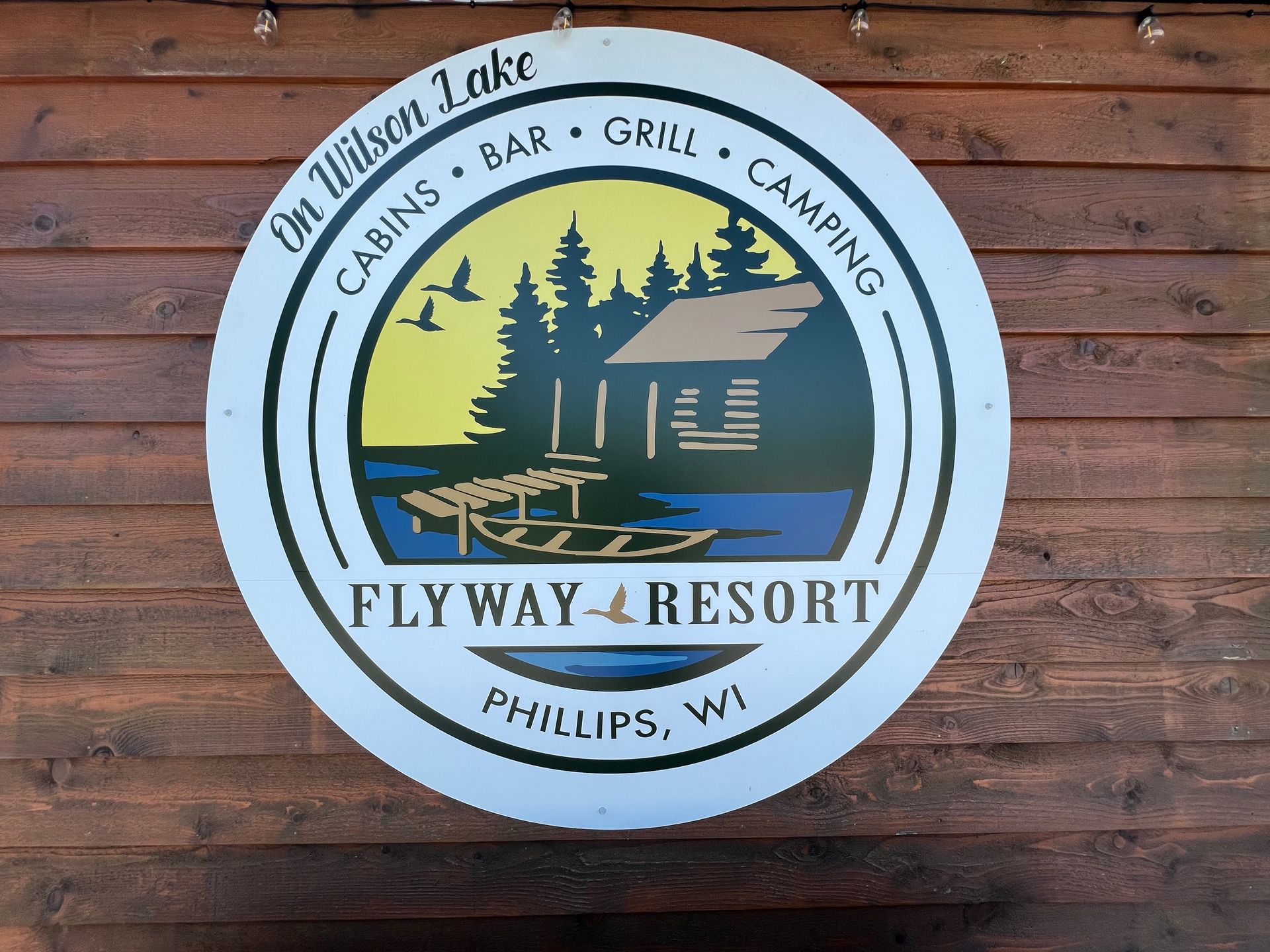 patio-dining-with-logo