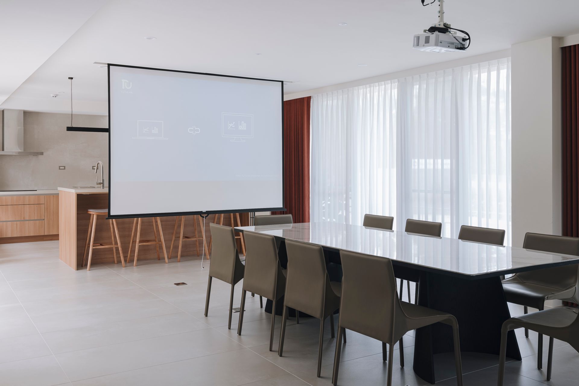 里奧東方投影機