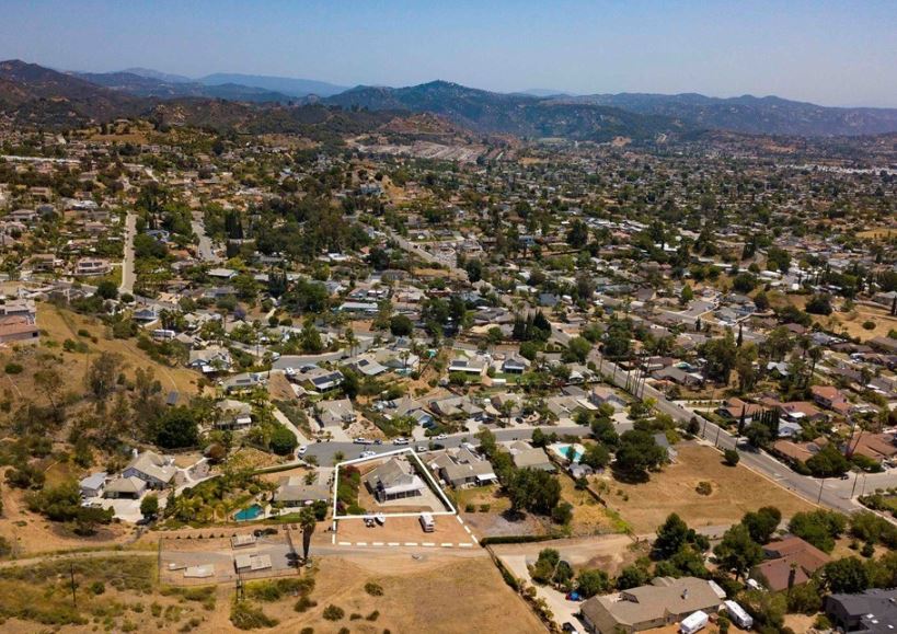 1461 Fallsview 92027 neighborhood