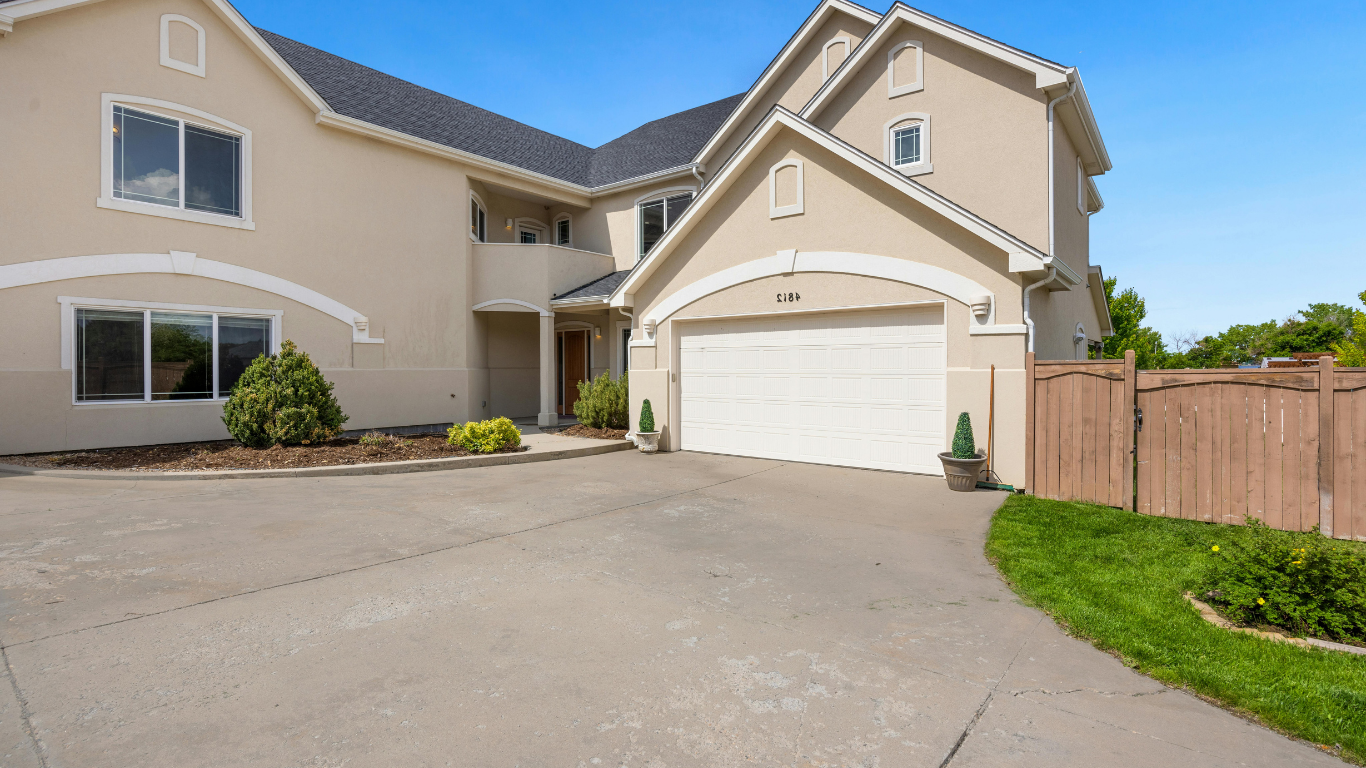 Garage Door Replacement in Anaheim – Free Estimates