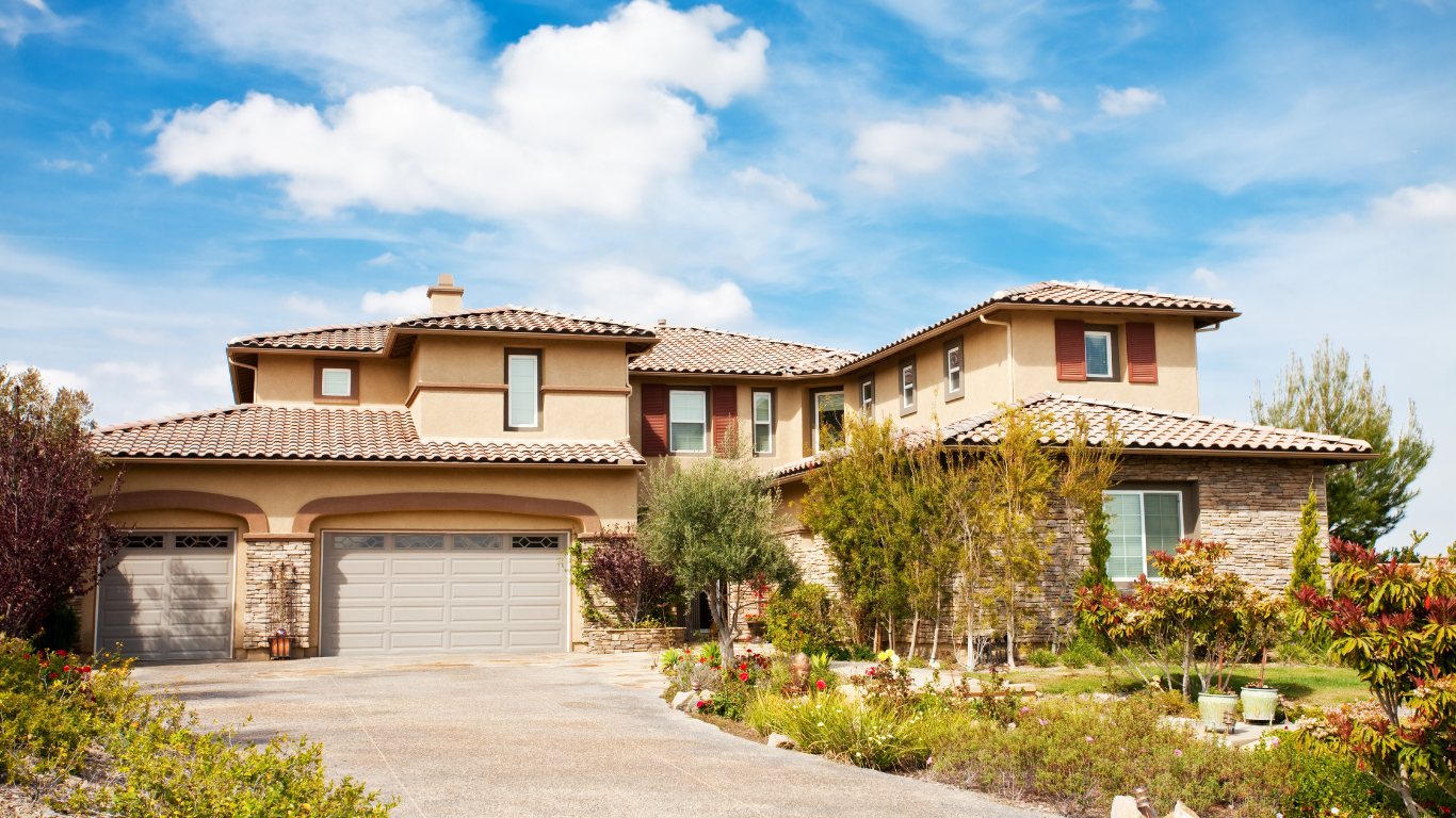 Garage Door Styles Los Angeles – Modern, Traditional, Custom Options
