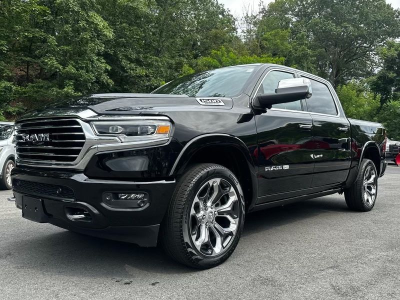 A black ram 1500 truck is parked in a parking lot.