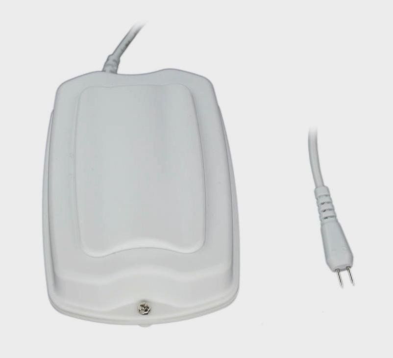 Der  LUPUSEC-XT  Wassermelder  alarmiert  Sie  zuverlässig  bei  Wasserschäden  oder  Überschwemmungen.  Hierzu  wird  der Wassermelder einfach in Bodennähe angebracht und der Sensor so ausgelegt, dass er Bodenkontakt hat. Jeder Kontakt mit Wasser wird sofort gemeldet. Der Wassermelder ist ebenfalls batteriebetrieben und wird per Funk an die Alarmanlage angebunden. Daher kann er in jeder Räumlichkeit in Bodennähe angebracht werden. Kabel zur Signalübertragung oder eine Stromversorgung per Netzteil ist NICHT notwendig.