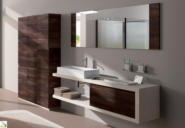 bagno in legno scuro