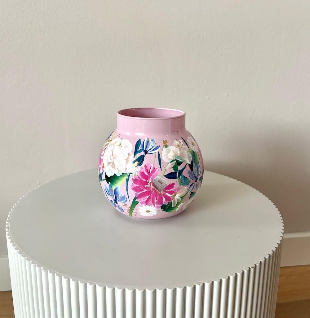 Vaasje lichtroze bloem