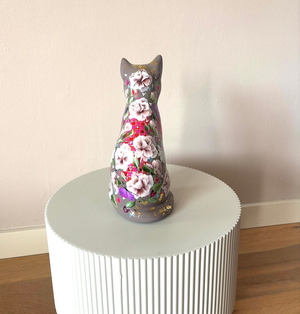 Beeld Cat grey flower