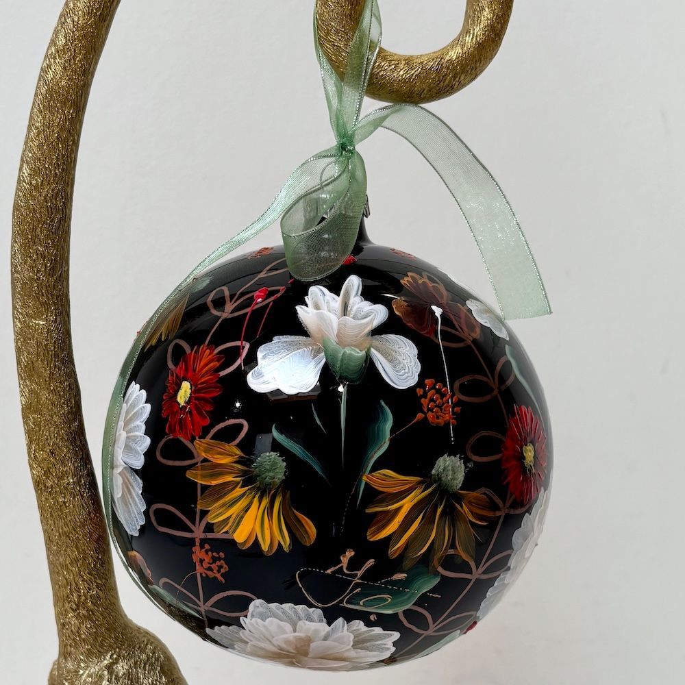 Large kerstbal white rose