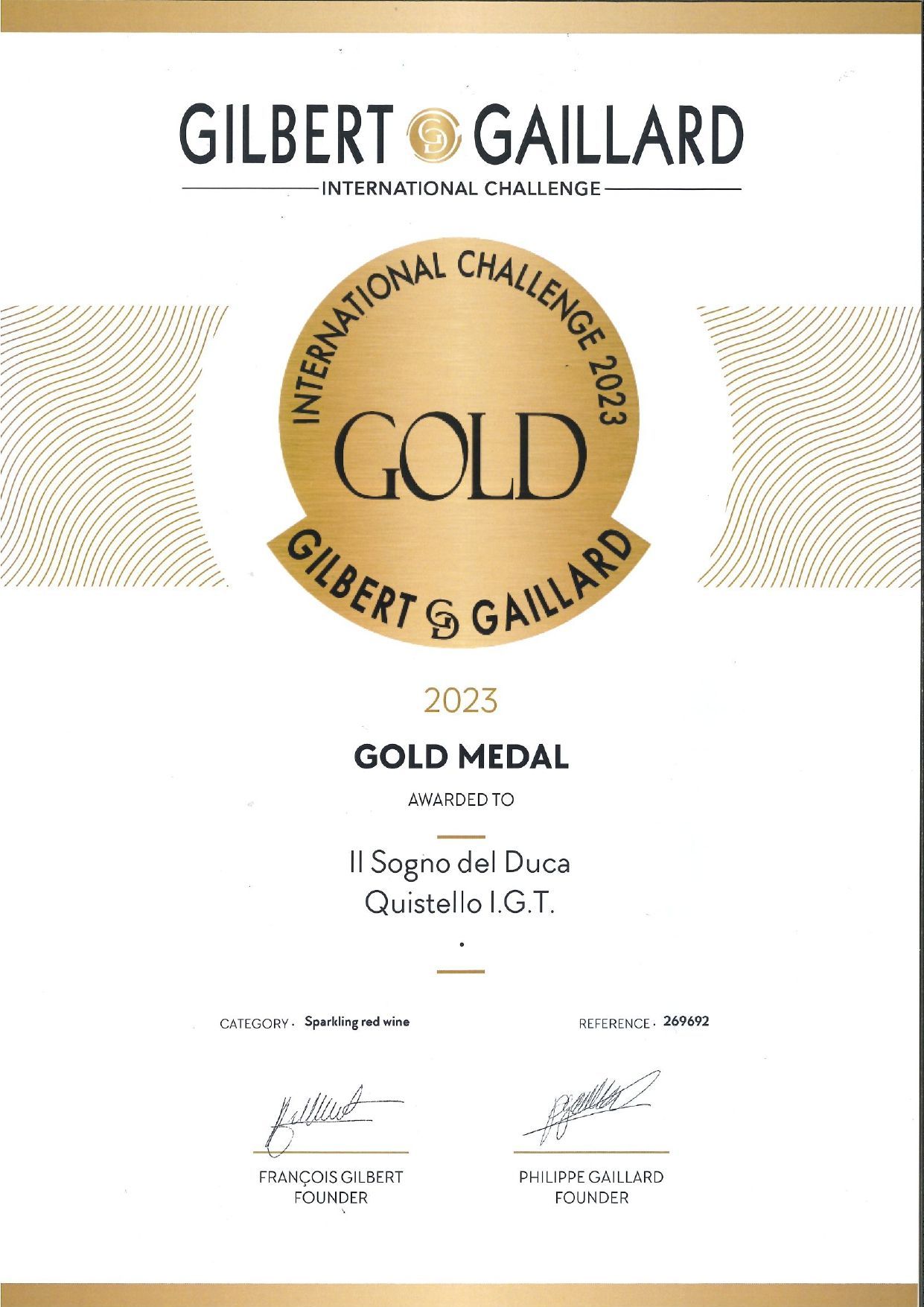 Una medaglia d'oro viene assegnata a Gilbert Gaillard.