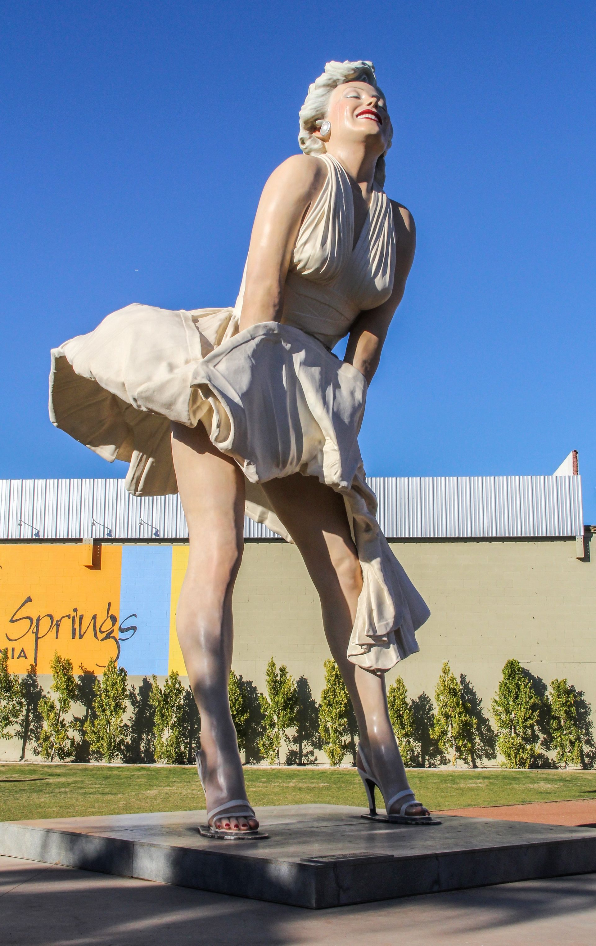 Marilyn Monroe statue in Palm Springs for Palm Springs chauffeur service