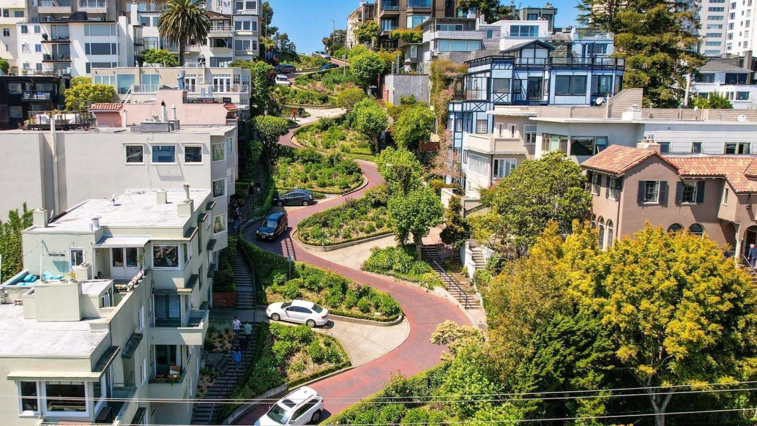 An aerial view of the world 's most winding street in san francisco.