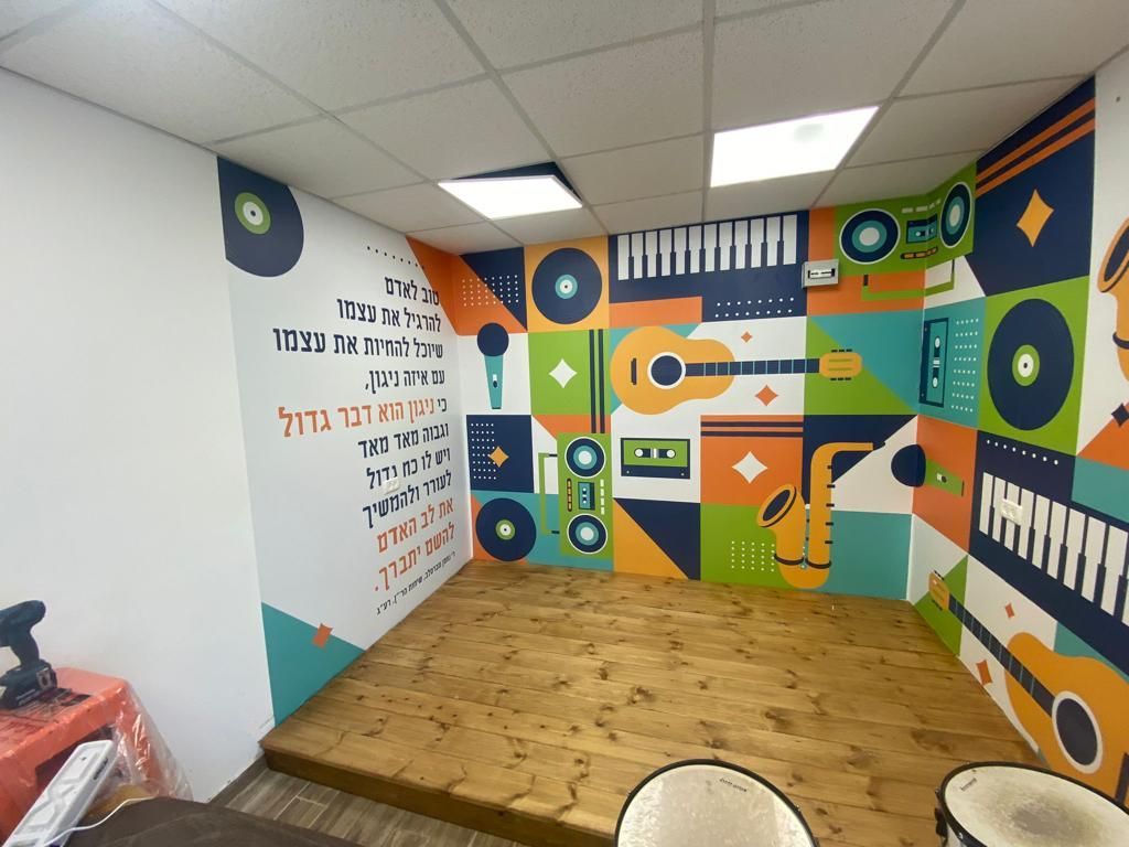 מדבקות שילוט