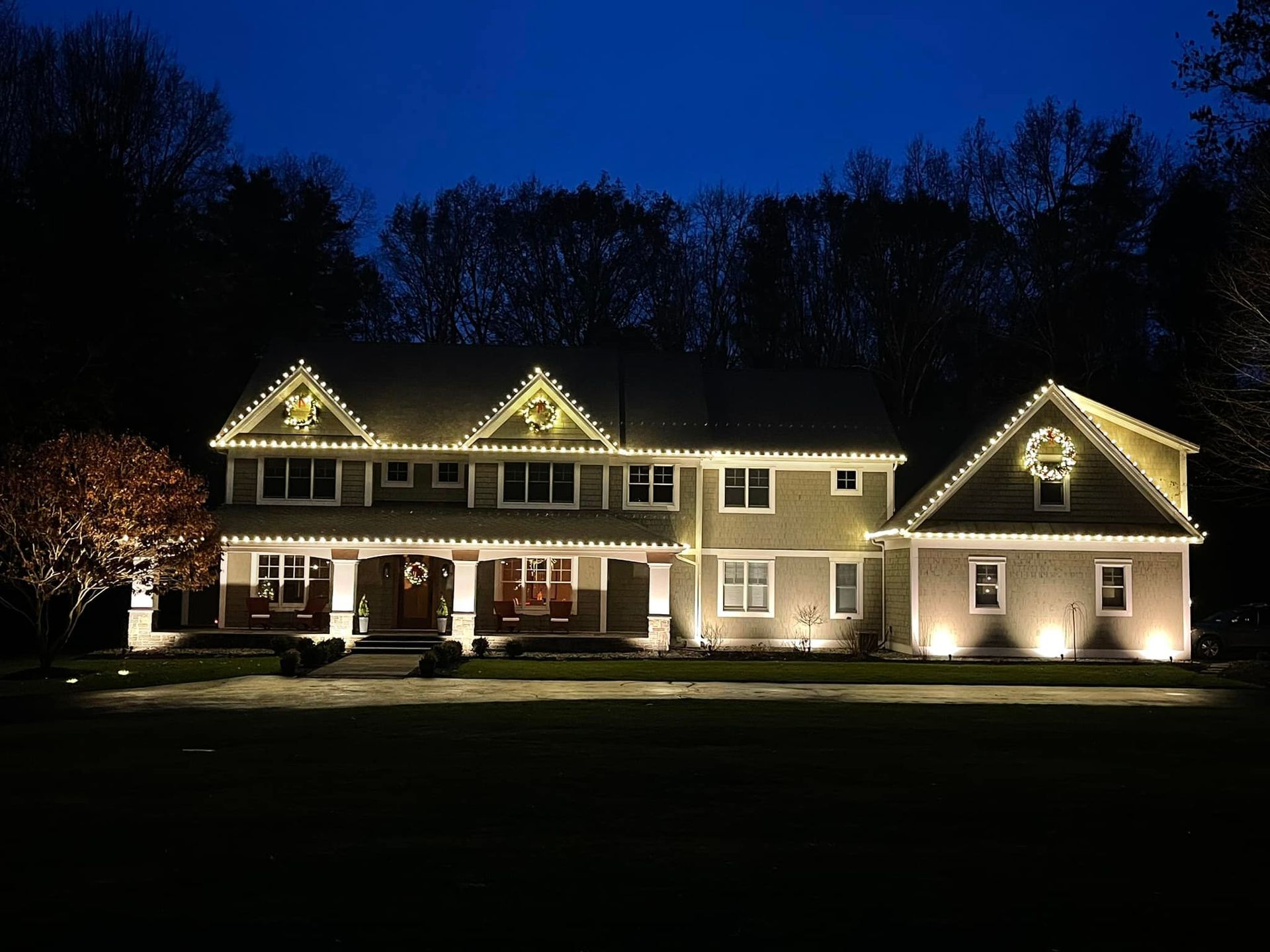 Professional Holiday Lights display design, install, maintain and remove for homes and commercial businesses in Boardman, Niles, Columbiana Ohio and Cranberry PA.