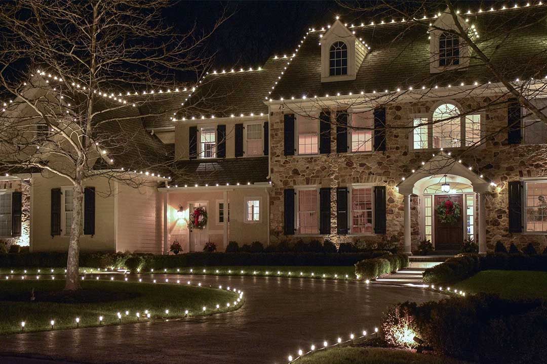 Professional Holiday Lighting for homes and businesses in Mahoning, Trumbull, Sharon, Hermitage, and Cranberry Township PA.