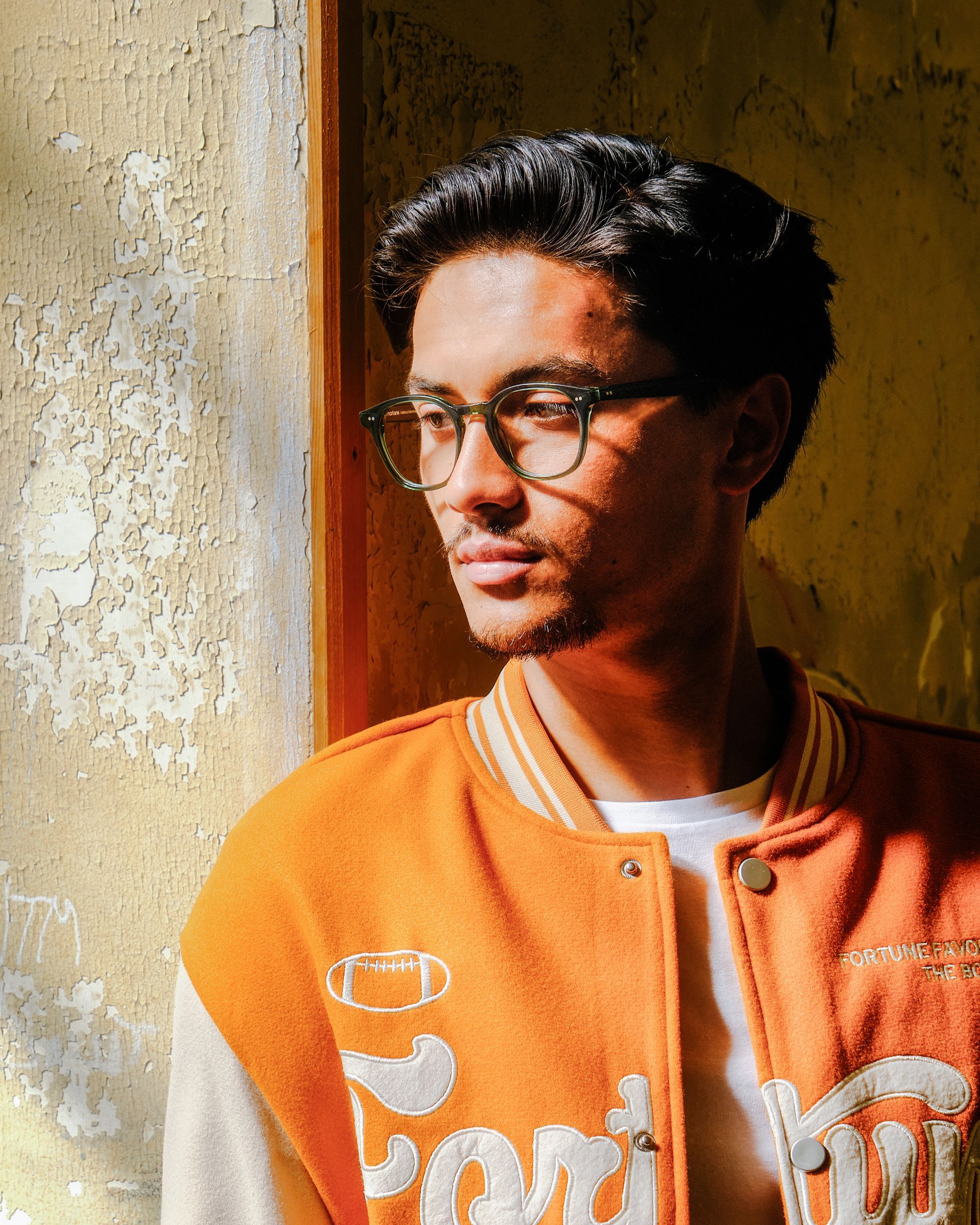 Deux femmes avec des lunettes de vue différentes