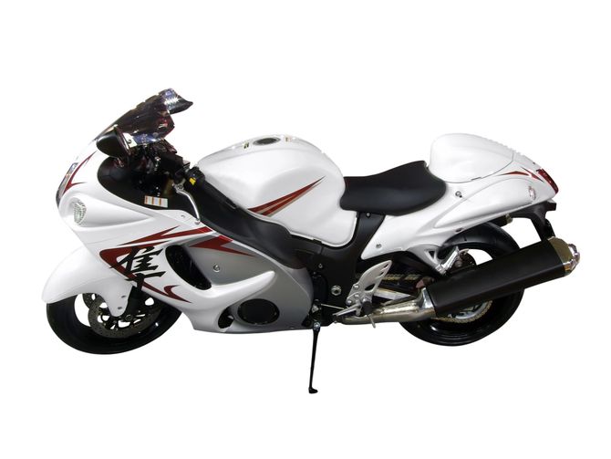 Motocicletta sportiva bianca con dettagli neri su sfondo bianco